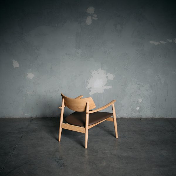 Poltrona Xiexie Natural Cuero Taupe